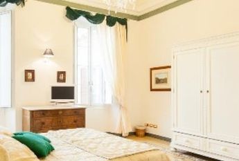 Center-Historic Jewish Quarter: Elegant apartment situated in beautiful Palazzo Nobiliare. Entrance, spacious living with original wood frescoed ceilings, large modern dining and kitchen, 4 bedrooms, 4 Baths, small terrace. #1527