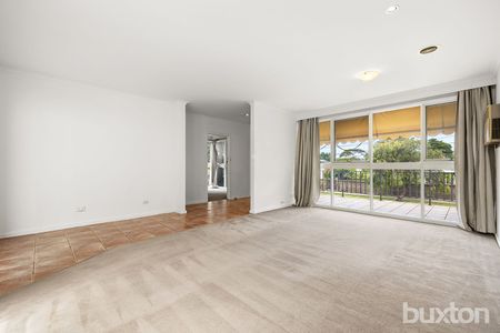 Primed Location Family Home With Pool! - Photo 3