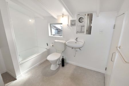 3-Bedroom Apartment in the Heart of Te Aro - Photo 4