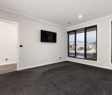 Modern Family Home in Sought-After Alfredton - Photo 6