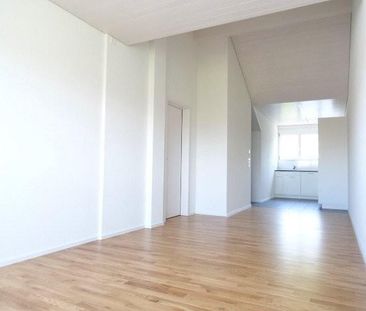 Moderne 2.5-ZW im DG / 4. OG à 51 m² - Photo 2