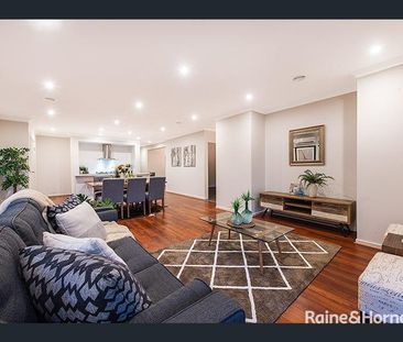 Stunning 4 Bedroom House in Cranbourne East! - Photo 3