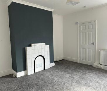 3 bedroom flat to rent - Photo 2