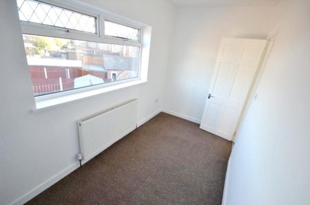 3 bedroom end of terrace house to rent - Photo 4