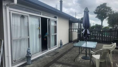 Spacious 4BR Family Home in Pakuranga - Photo 2