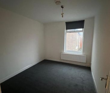 4 bedroom terraced house to rent - Photo 3
