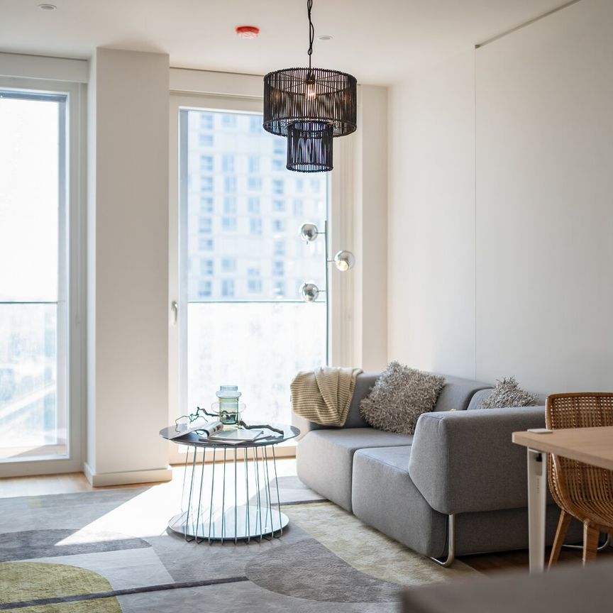 Stylische 1,5-Zi.-Wohnung mit Loggia & Rooftop Pool | TOWER HOMES im V22 - Foto 1