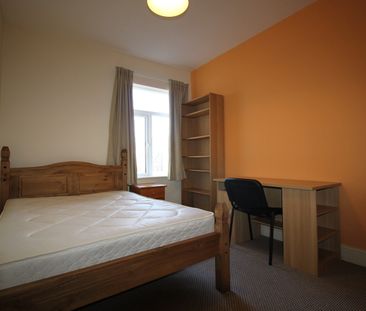 4 Bed Semi-Detached House, Burgess Road, SO17 - Photo 3