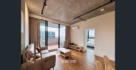 2-Bedroom Apartment with Docklands Wheel Views | Fully Furnished - Photo 3