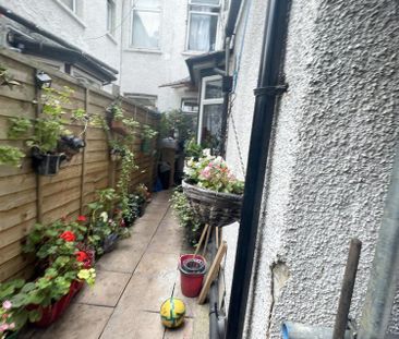 3 bedroom terraced house to rent - Photo 6
