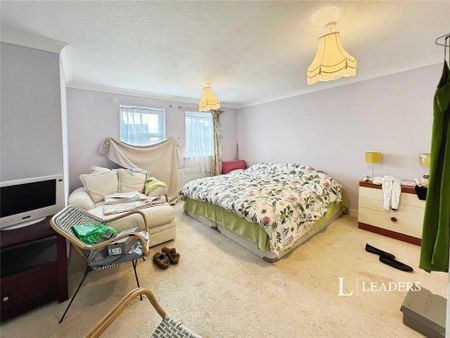 4 bedroom detached house to rent - Photo 3