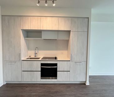 For Lease - 2 David Eyer Road Unit# 633, Richmond Hill, Ontario - Photo 4