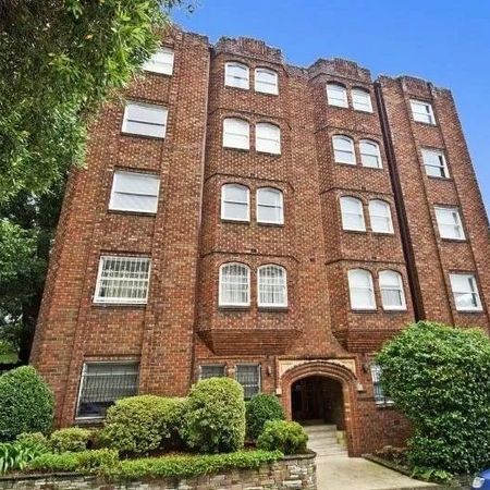 Tastefully Updated, Character Filled, Sun-Kissed Two Bedroom Plus Balcony Art-Deco Apartment, Centrally Located - Photo 3