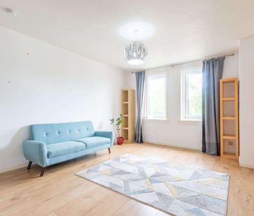 3 bedroom flat to rent - Photo 1