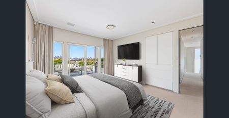 Expansive Family Haven with Harbour Views and Resort-Style Living - Photo 3