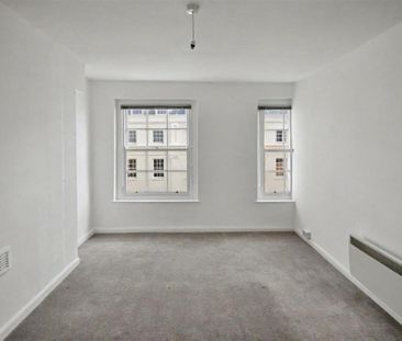 3 bedroom flat to rent - Photo 5
