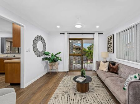 Stylish, Family Home in Wishart & Mansfield School Catchments - Photo 3