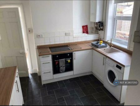 5 bedroom terraced house to rent - Photo 2