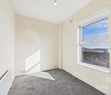 2 bedroom end of terrace house to rent - Photo 2