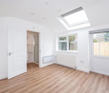 4 bedroom semi-detached house to rent - Photo 3