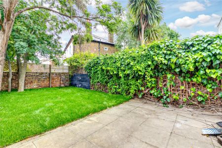 4 bedroom house in Chiswick - Photo 5