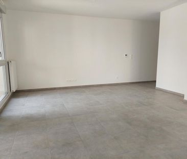 location Appartement T3 DE 68.5m² À GLEIZE - Photo 3