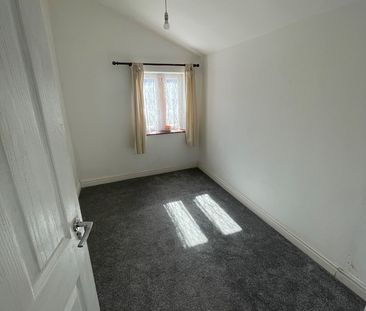 4 Bed Terraced House, Clark St, BS5 - Photo 2