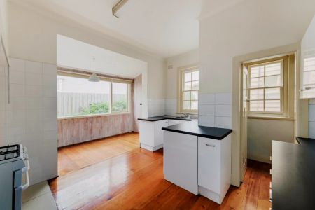 4 Bed, 1 Bath - Photo 5