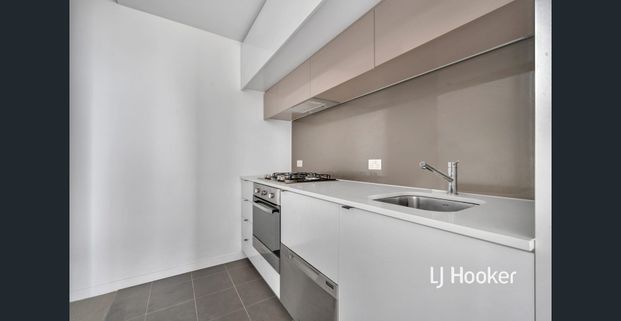 2 Bedroom Apartment for rent with stunning city view in MY80! Close to everything! - Photo 1