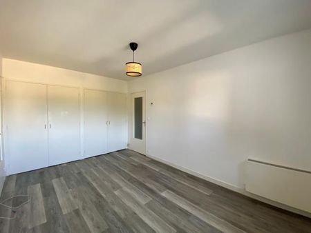 Location Appartement 3 pièces 49m² MONDEVILLE 14120 - Photo 5