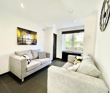 5 bedroom end of terrace house to rent - Photo 1