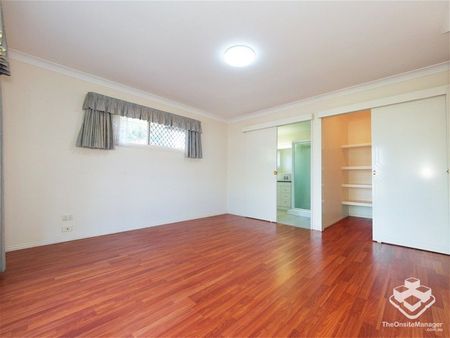 Big Beautiful 4 bedroom family house in most convenience location $750 pw available 3/10/2024 - Photo 2