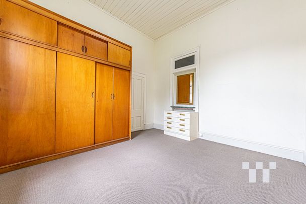 Low Maintenance Flat In Great Location! - Photo 1