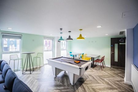 1 bedroom in a flat share to rent - Photo 5