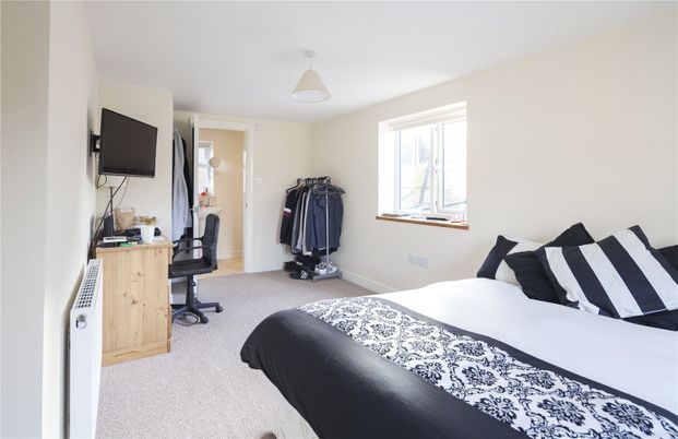 10 Highfields, Huddersfield, HD1 - Photo 1