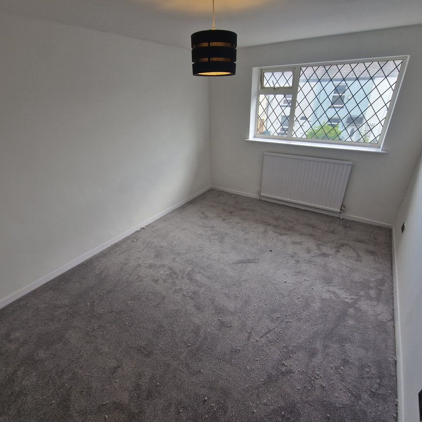 Brown Street, Radcliffe - Photo 1