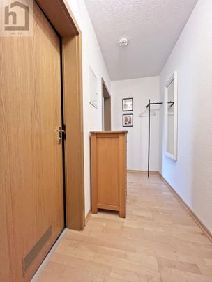 Möblierte und lichtdurchflutete 2-Zimmer-Wohnung mit Sonnenbalkon in der Reichenauer Waldsiedlung - Foto 1