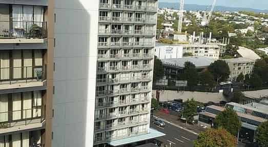 Spacious and furnished studio apartment - Photo 1