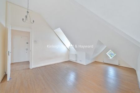 Market Place, London, N2 - Photo 2