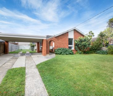 READY TO MOVE? DISCOVER MULGRAVE’S FINEST FAMILY HOME! - Photo 4
