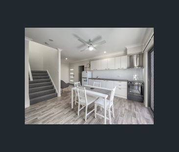 MODERN, FULLY FURNISHED, STUDIO APARTMENT - Photo 1