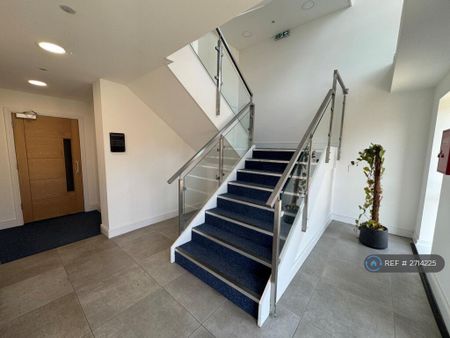 1 bedroom flat to rent - Photo 2