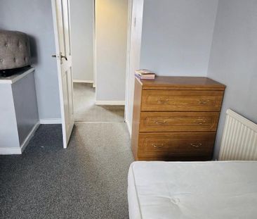 4 bedroom terraced house to rent - Photo 4