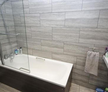 2 bedroom end of terrace house to rent - Photo 4