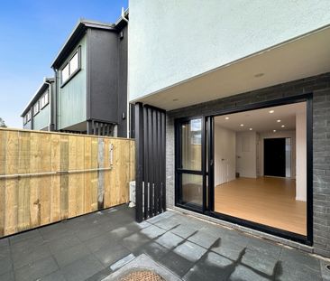 Modern living, great location in Upper Hutt - Photo 3