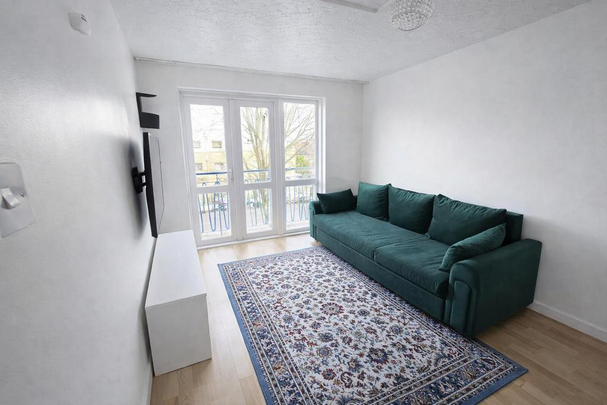 4 bedroom flat to rent - Photo 1