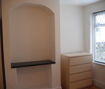 4 Bed Terraced House, St. Johns Lane, BS3 - Photo 2