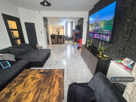 1 bedroom in a house share to rent - Photo 5