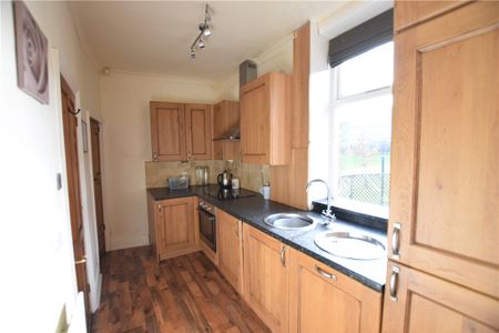 20, Oakroyd Mount, Stanningley, Pudsey, West Yorkshire, LS28 7QH - Photo 3