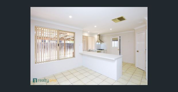 HUGE FAMILY HOME RECENTLY REFURBISHED WITH ALL THE EXTRAS - VIEWING: Wednesday 18th February 3.45pm - 4pm - Photo 1